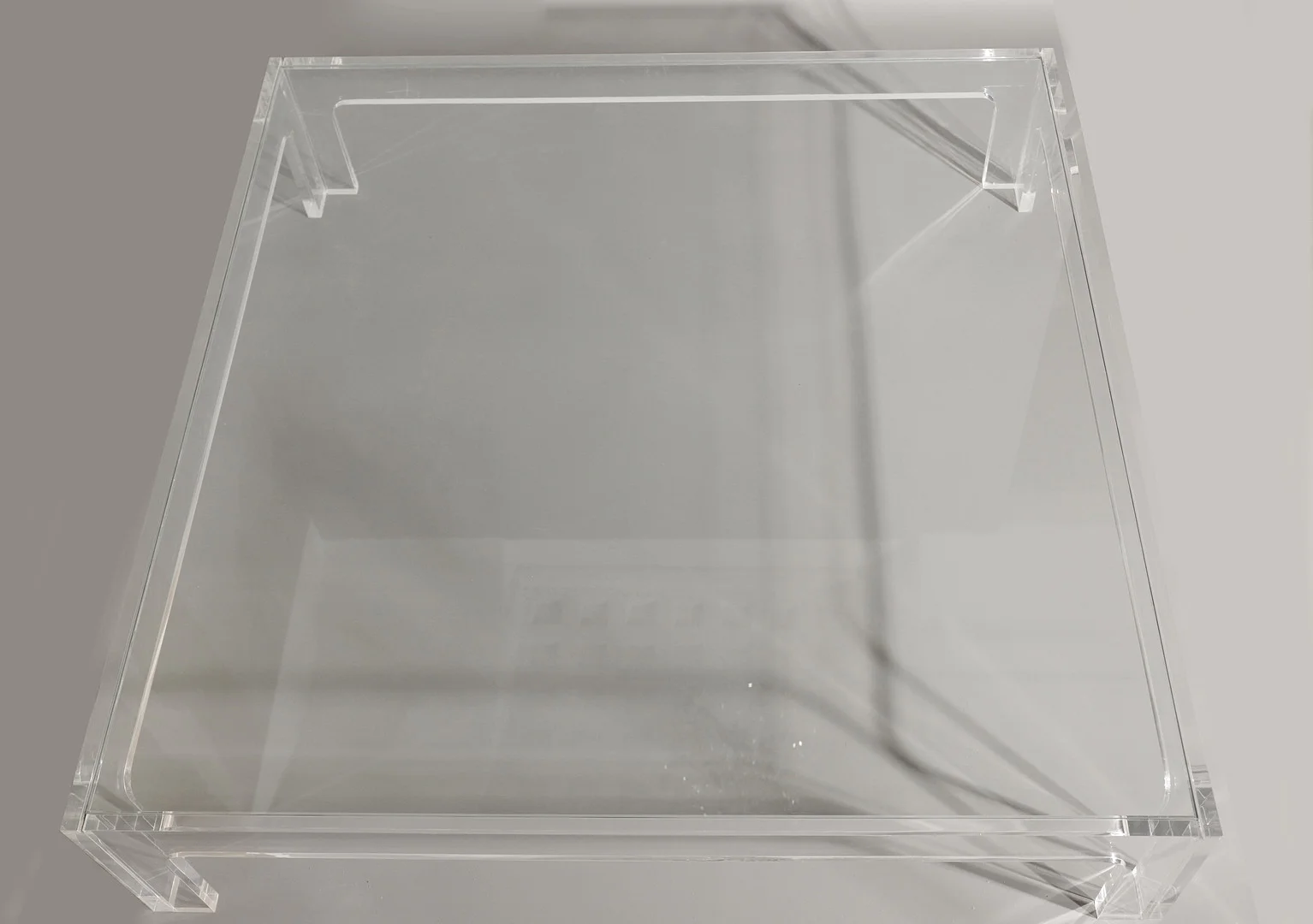 MESA DE CENTRO, METACRILATO y vidrio, hacia 1980. — Tables — Barcelona Auctions