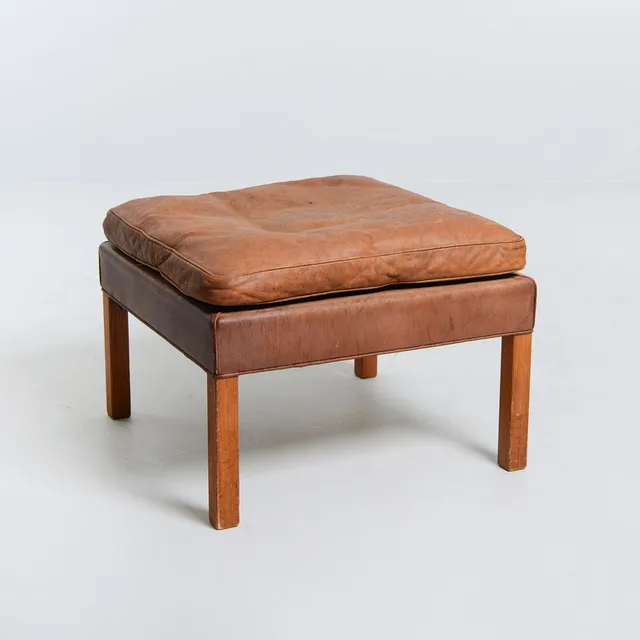 BORGE MOGESEN. Fotpall, "modell 2202", Frederica Stolefabrik.