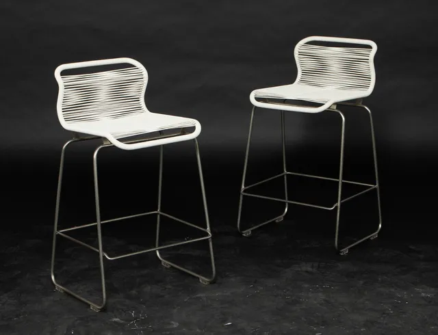 Verner Panton. VP ONE to barstole i farven 'Snow' (2)