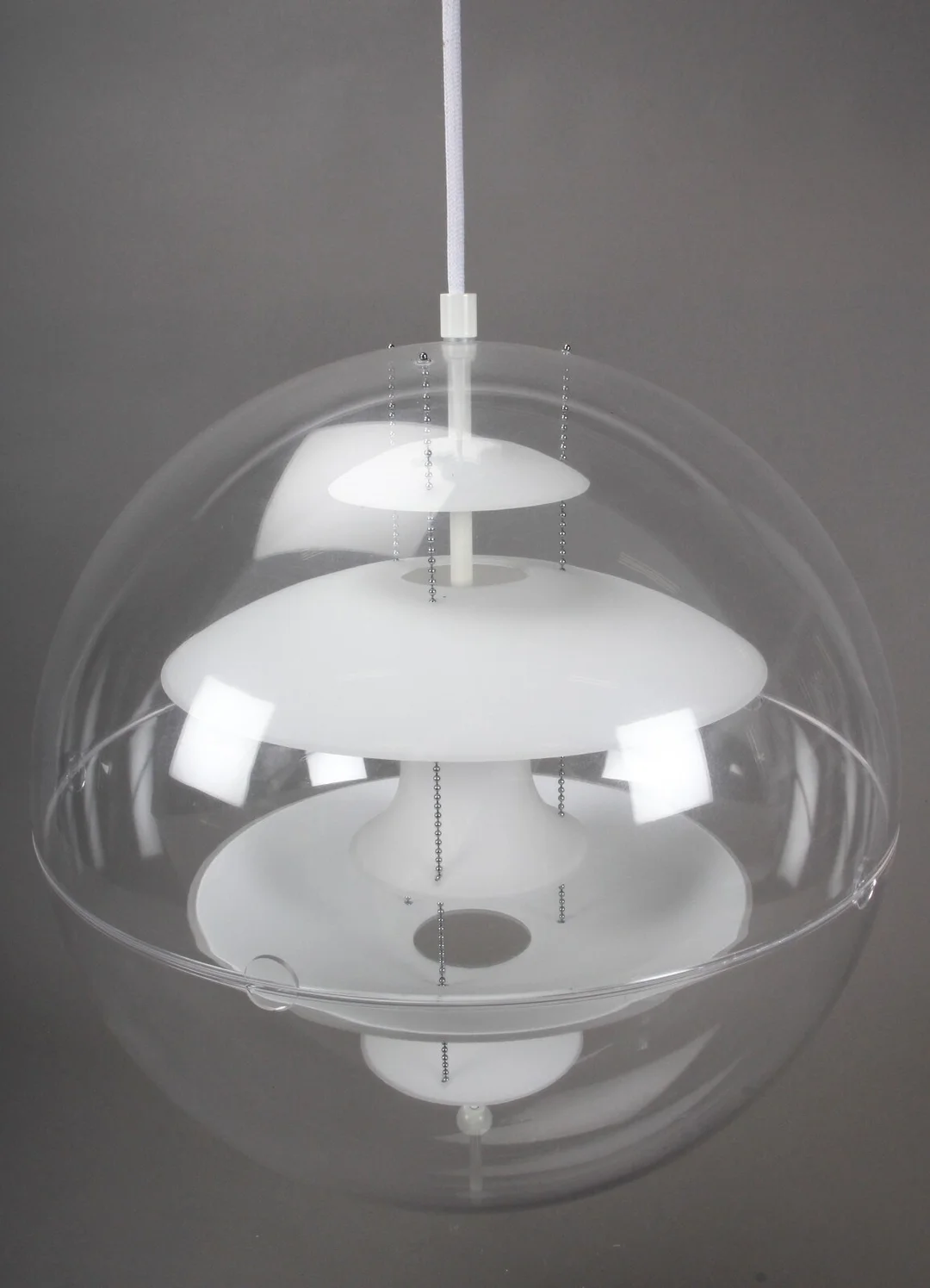 Verner Panton. Pendel, VP-Globe, Ø 40 cm, hvidt opalglas — Furniture/Chairs — Lauritz