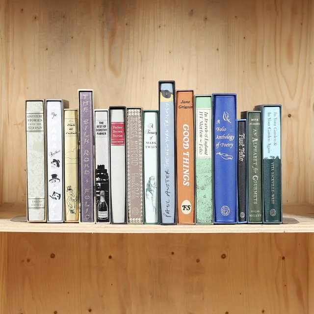 FOLIO SOCIETY. A COLLECTION OF FIFTEEN FOLIO SOCIETY HARDBACK BOOKS.