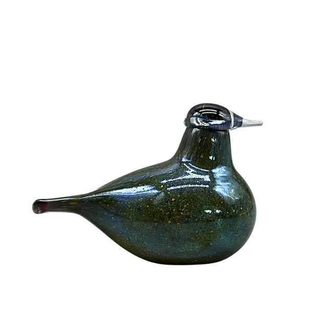 OIVA TOIKKA. GLASFIGUR VOGEL AUS DER KOLLEKTION „BIRDS BY TOIKKA“, MUNDGEBLASEN IN DER IITTALA-GLASFABRIK IN FINNLAND.