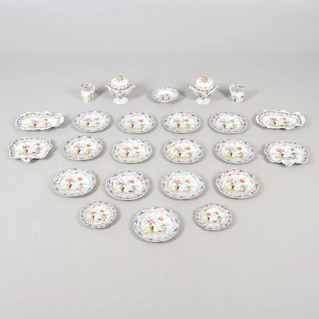 MASONS PART DINNER SERVICE - 'TABLE & FLOWER POT' DESIGN.