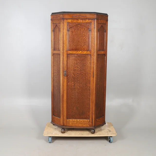A 1930s/40s OAK HALL CUPBOARD.