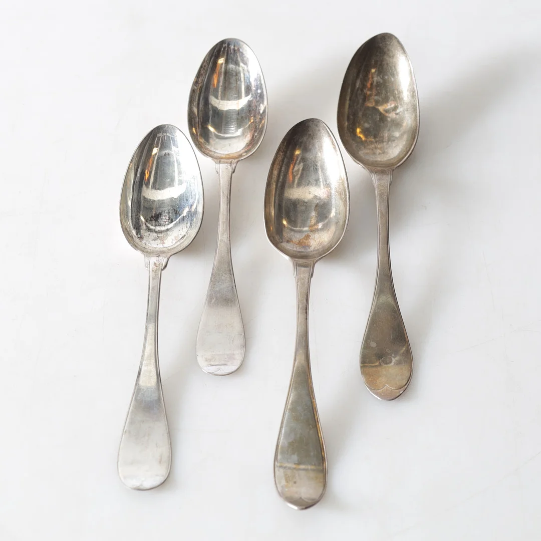 SKEDAR, 4 st, silver, 1800-/1900-tal. Totalvikt ca 196,6 gram. — Silver — Gomér & Andersson Nyköping