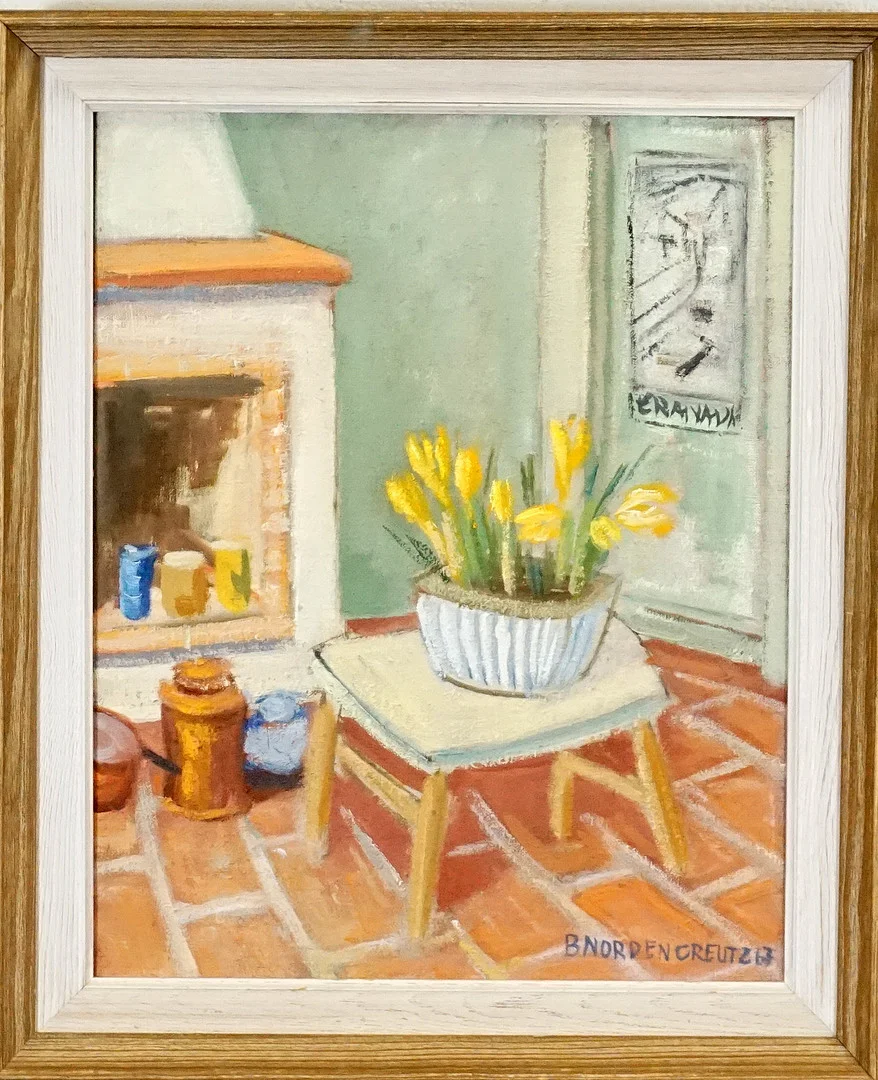 BRITA NORDENCREUTZ. Olja på duk, interiör med krokus i kruka, signerad samt daterad 67. — Paintings — Roslagens Auktionsverk
