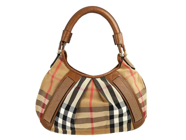VÄSKA, BURBERRY, Hobo Bag, rutigt tyg, brunt läder, guldfärgade nitar, guldfärgade beslag, 40x25x4 cm, dustbag, fläckar på tyg.