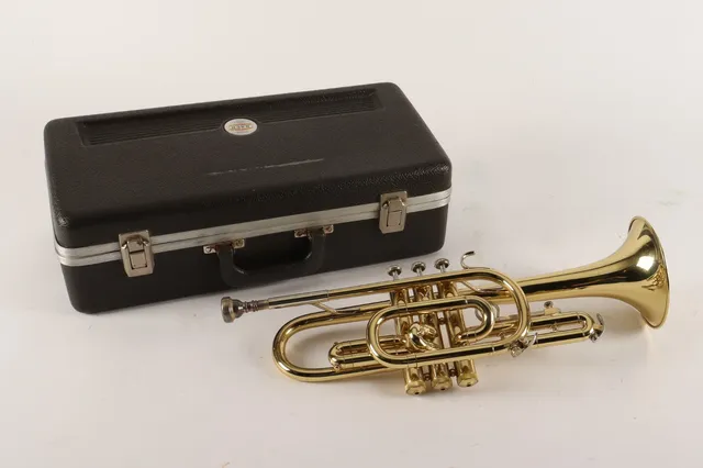 Kornet Vincent Bach Serie 1001.