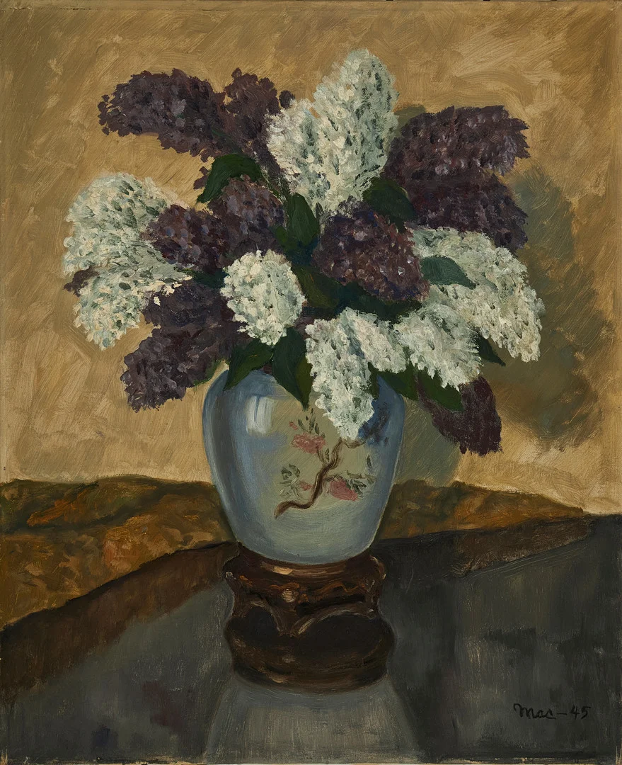 OIDENTIFIERAD KONSTNÄR. Stilleben med syrener i vas, signerad och daterad -45. — Paintings — Stockholms Auktionsverk Sickla