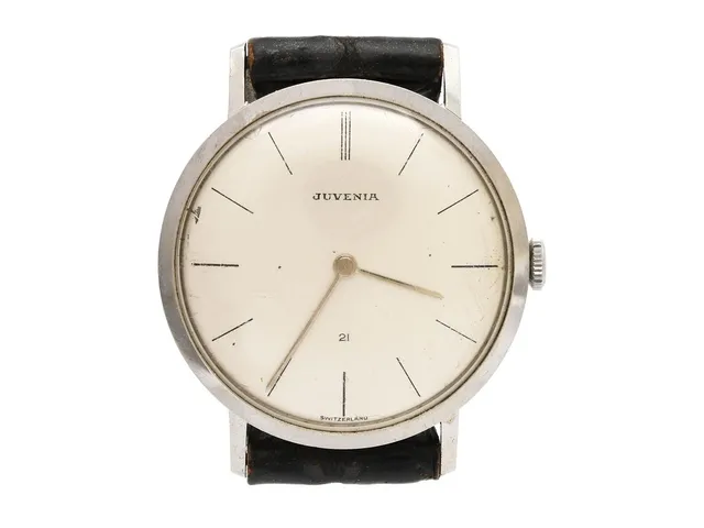 JUVENIA, Slimatic, Cal MFG 664, Boett nr. 463105, herrur, 33,2 mm, stål, automatisk, plexiglas, skadad urtavla, läderband, ca 1960.