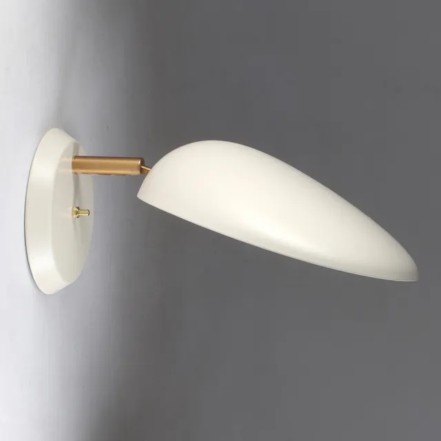 GRETA GROSSMAN. Vägglampa "Kobra", för Gubi, nutida tillverkning, mässing och lackerat aluminium, 2000-tal.