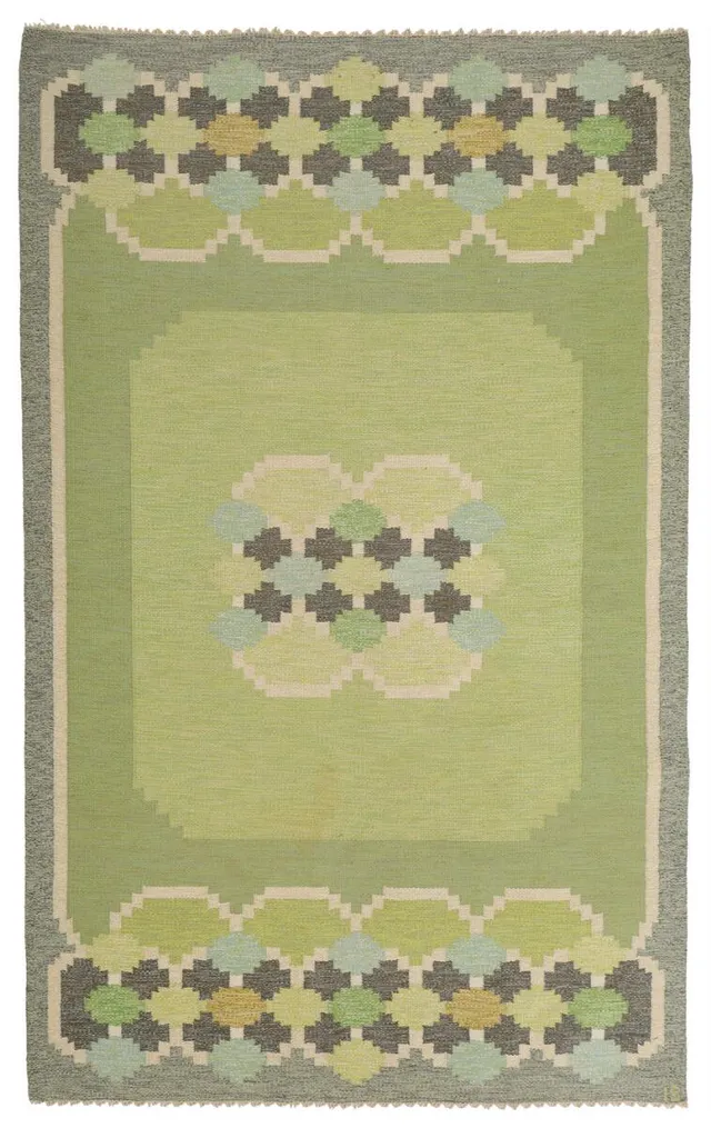 “Lillsjön”. Wool carpet in “rölakan” flatweave technique. Pattern in shades of green. Signed IS. Designed 1969. Made second half of 20th century, Sweden. L. 277 cm. W. 195 cm.