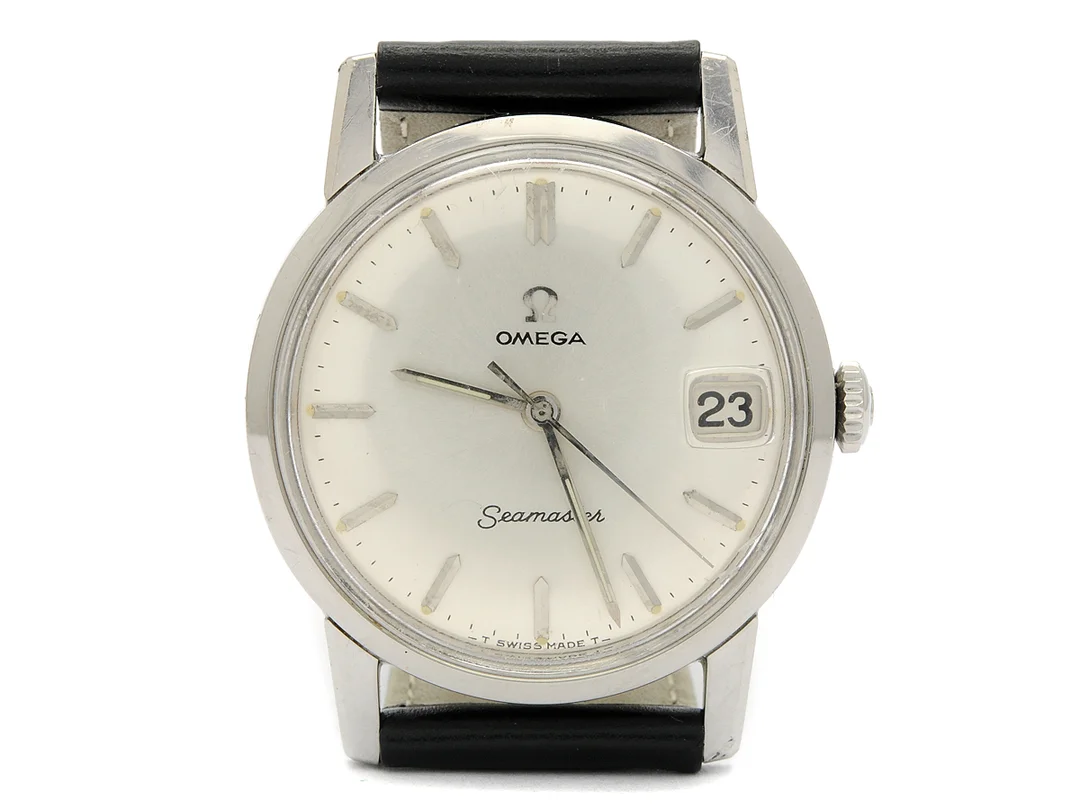 OMEGA, Seamaster, Cal 610, Serie nr. 21536135, Ref nr. ST 136.005, Boett nr. 136.005, herrur, 33,5 mm, stål, manuell, plexiglas, datum, skadad urtavla, skadad boett, läderband, ca 1964. — Klockor/Omega — Kaplans