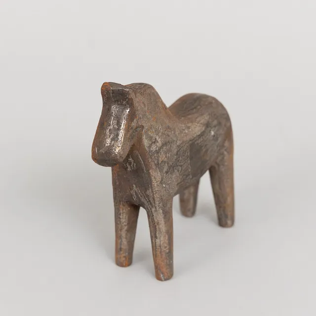 SKULPTUR, Dalahäst, "Raw", järn, märkt APG.