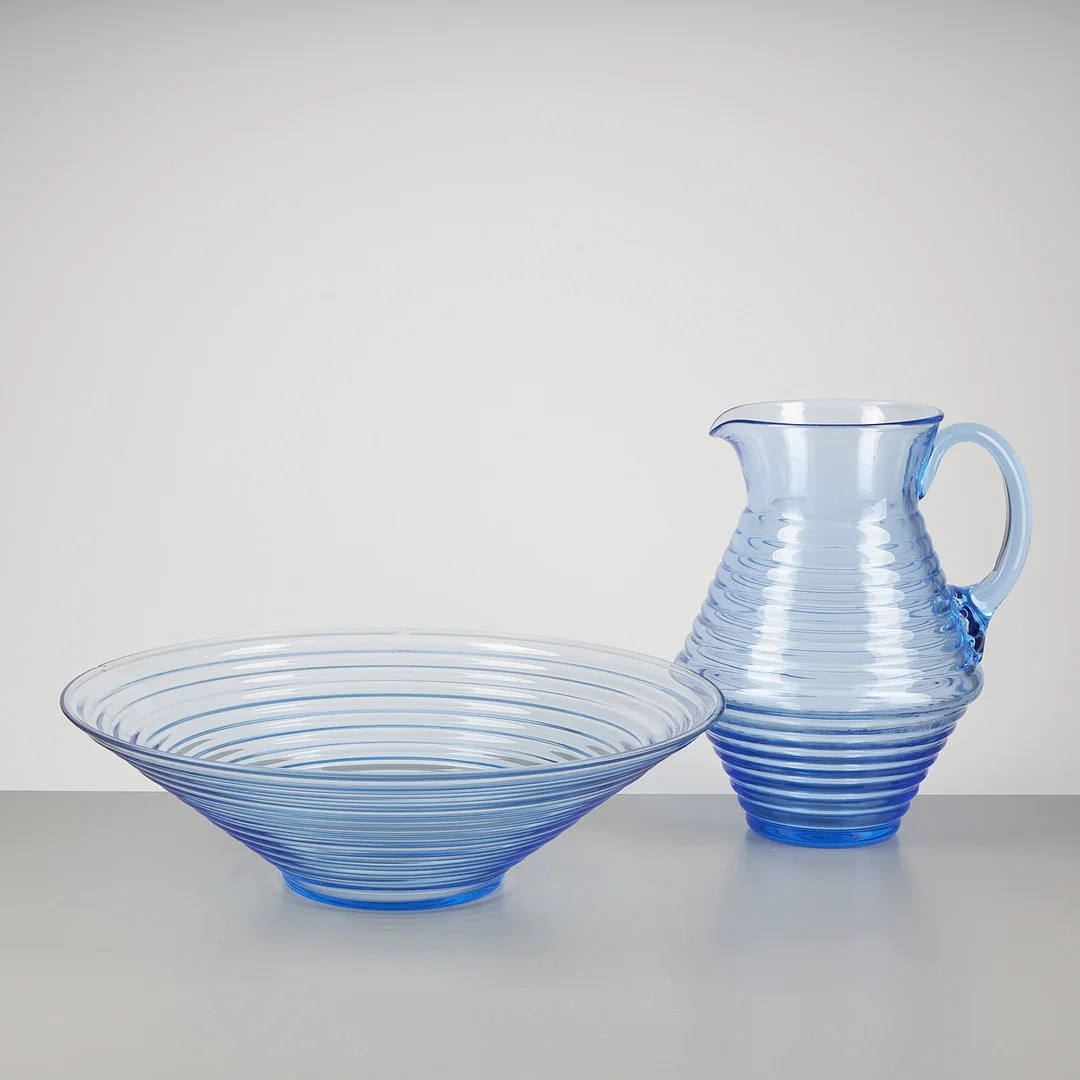 GÖRAN HONGELL. KANNA OCH FAT, blått glas, Karhula, 1930-tal. — Utility glass — Stockholms Auktionsverk Helsinki