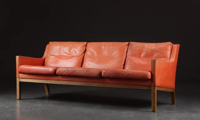 Kai Lyngfeldt Larsen. Tre-pers. sofa, cognacfarvet læder