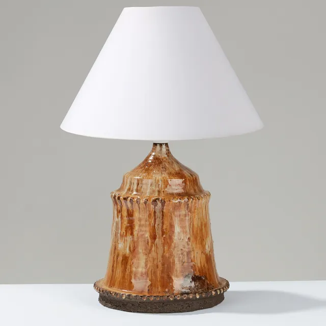 DANSK FORMGIVER: Bordlampe af delvist glaseret stentøj, Danmark, 1900-tallets anden halvdel.