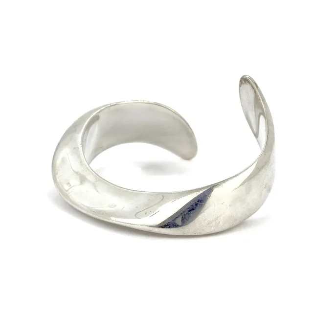 TIFFANY & CO. SILVER TWISTED BANGLE.