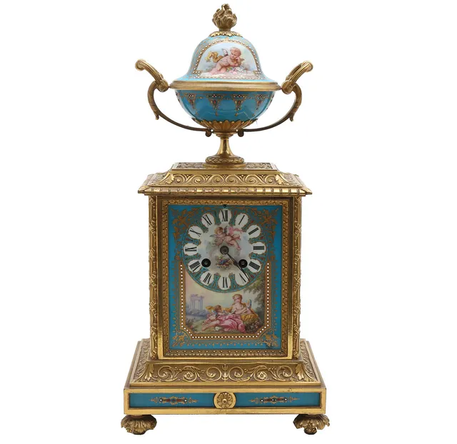 Napoleon III style clock in gilt bronze with Sèvres porcelain ornaments, early decades of the 20th Century.