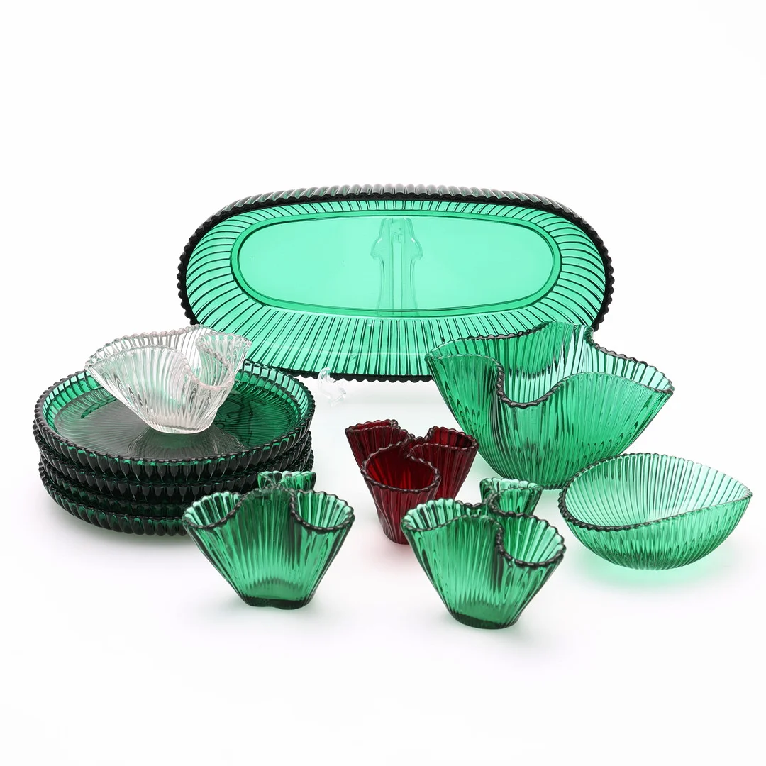 ARTHUR PERCY. fat, vaser samt skålar, 11 delar, färgat glas, "Reffla", Gullaskruf. — Art glass — Auktionsmagasinet Vänersborg