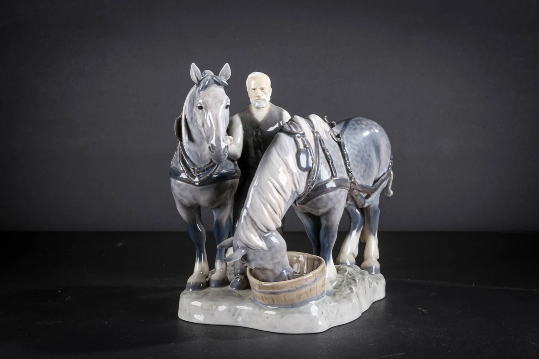 Axel Locher for B&G. Hestene vandes. — Glass, porcelain and ceramics/Figures — Lauritz