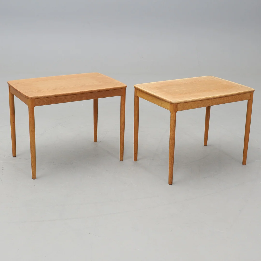 YNGVAR SANDSTRÖM. Sidobord, 2 st, Seffle Möbelfabrik. — Tables — Crafoord Auktioner Malmö