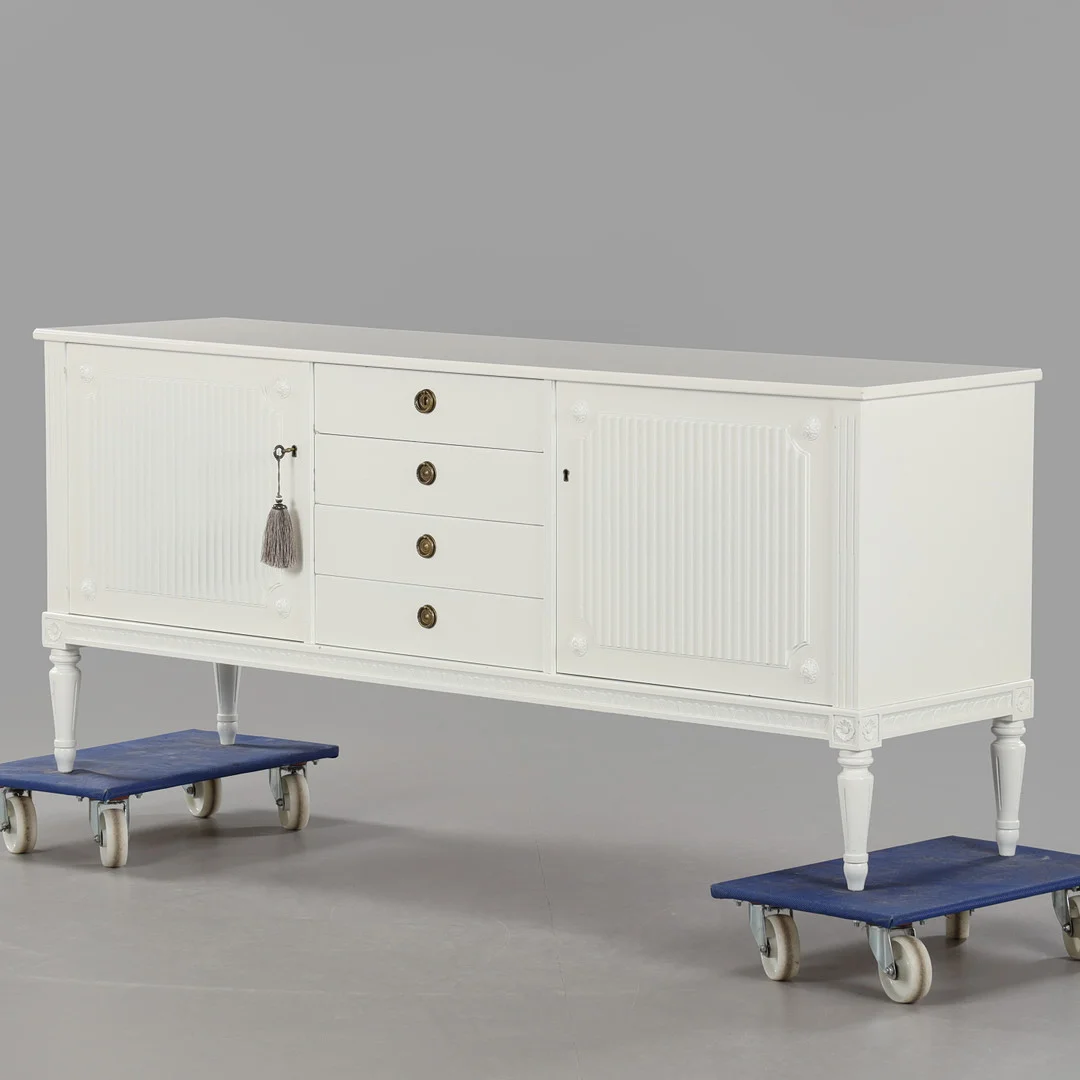 SIDEBOARD/LÅG SKÄNK, gustaviansk stil. — Dining room furniture — Stockholms Auktionsverk Helsingborg