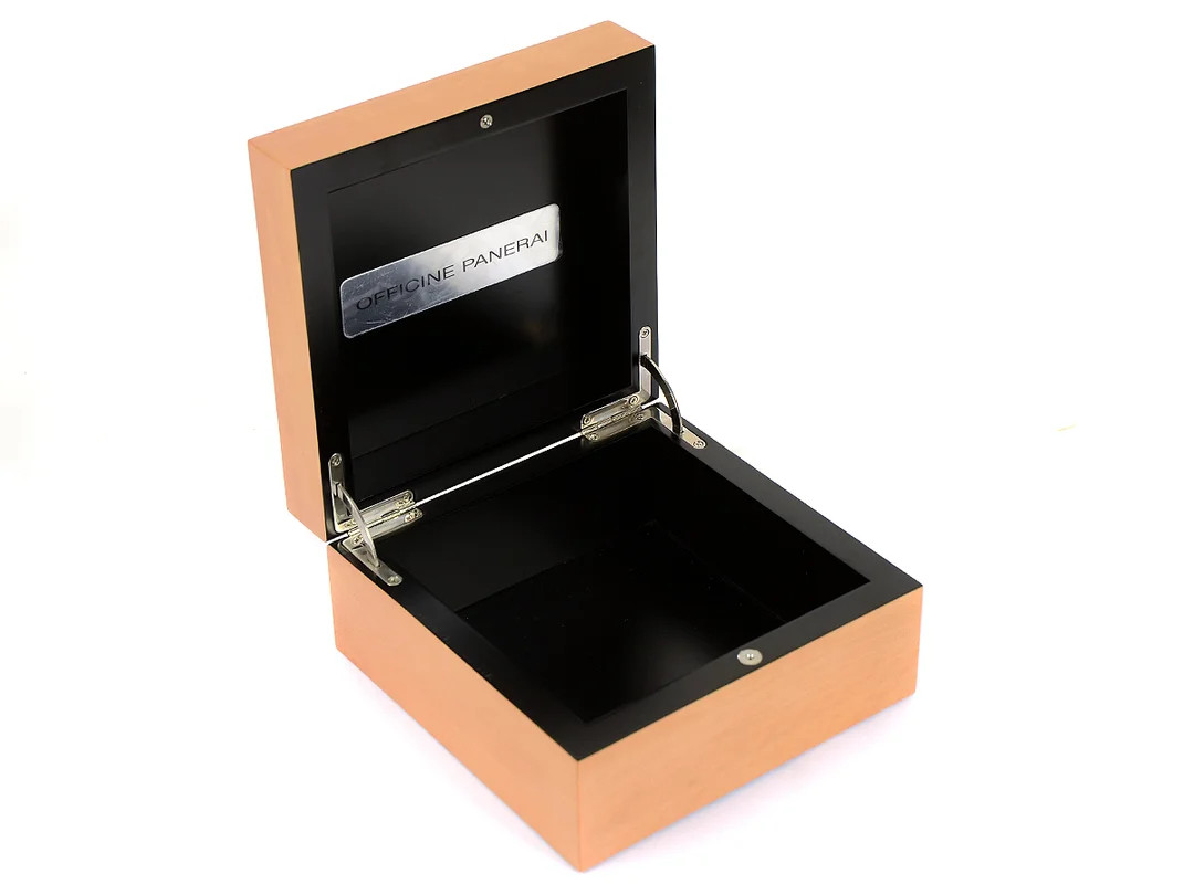 BOX, till Panerai, trä, 180 x 180 x 93 mm, ca 2003, ej komplett. — Klocktillbehör/Panerai — Kaplans