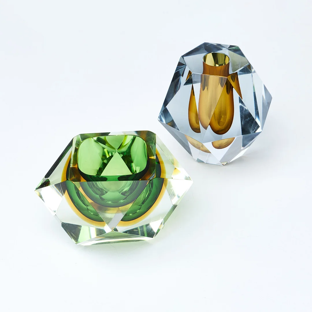 ASTA STRÖMBERG. PARTI KONSTGLAS, 2 dlr., varav en ljusstake/vas ur serien "Diamant", för Strömbergshyttan, samt skål möjligen Strömbergshyttan. — Art glass — Stockholms Auktionsverk Sickla
