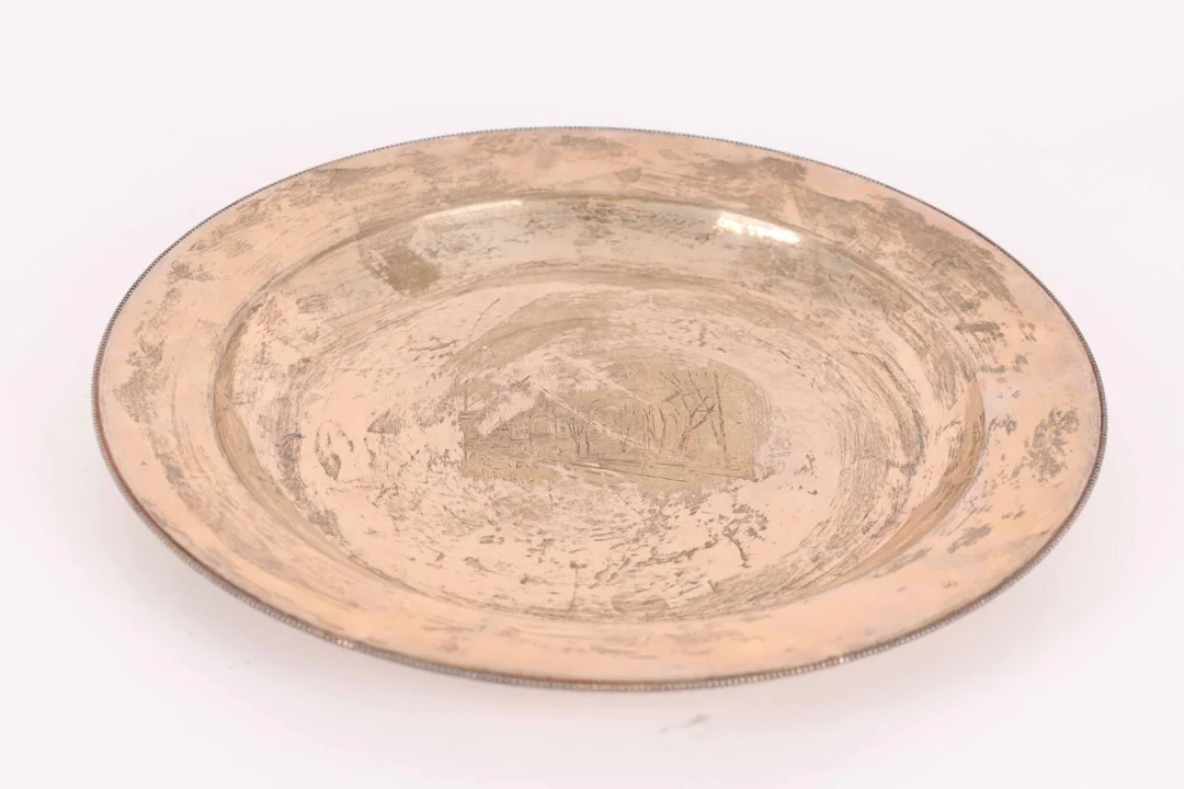 Evald Nielsen: Circular dish of sterling silver, edge with pearl stick. — Silver, bronze, copper and pewter/Bronze, copper, brass, pewter — Lauritz