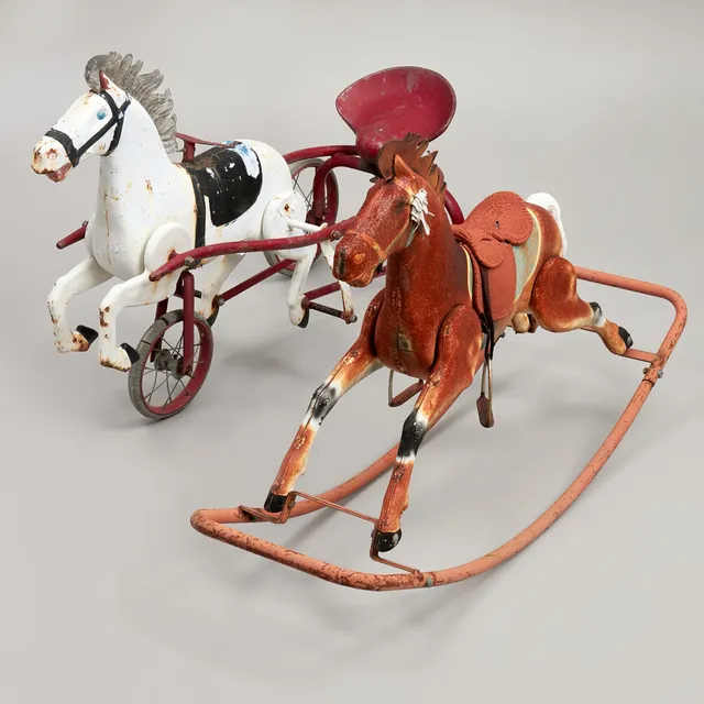 GUNGHÄSTAR, 2 st, 1950/60-tal, bemålad plåt.