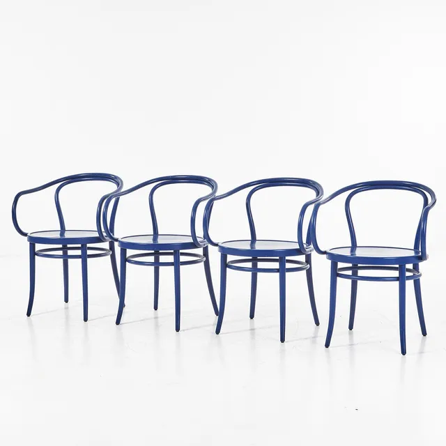 MICHAEL THONET, 4 stycken armlänstolar, "NO 30" för TON. Lackerad bok, mes sits av faner.