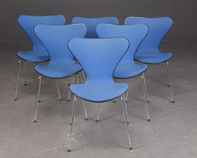 Arne Jacobsen for Fritz Hansen. Model 3107 / Syveren. Seks stole (6)