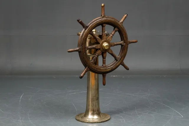 Steering gear in brass and oak