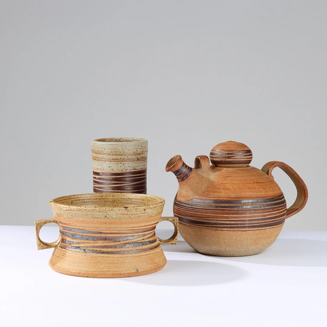 TUE POULSEN. Tekande, vase og krukke af stentøj, Tue Keramik, Danmark, 1960'erne, (3). — European — Palsgaard Kunstauktioner