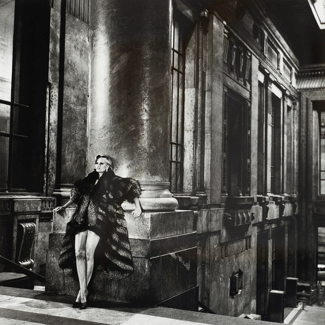 HELMUT NEWTON. efter, "Fashion, Italian Vogue, Grand Central Station Milano 1980", ur "Baby Sumo", 2009. — Photography — Crafoord Auktioner Stockholm