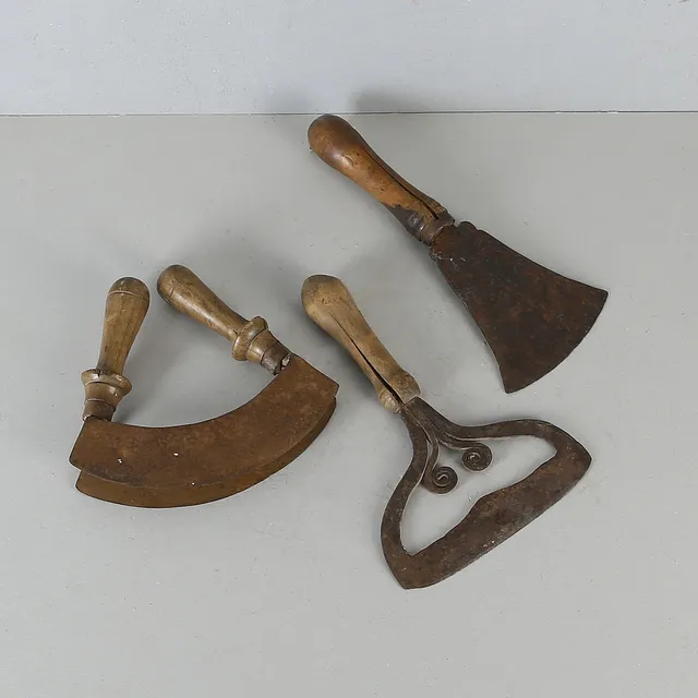 KÖTTHACKOR, järn och trä, 1800-tal.