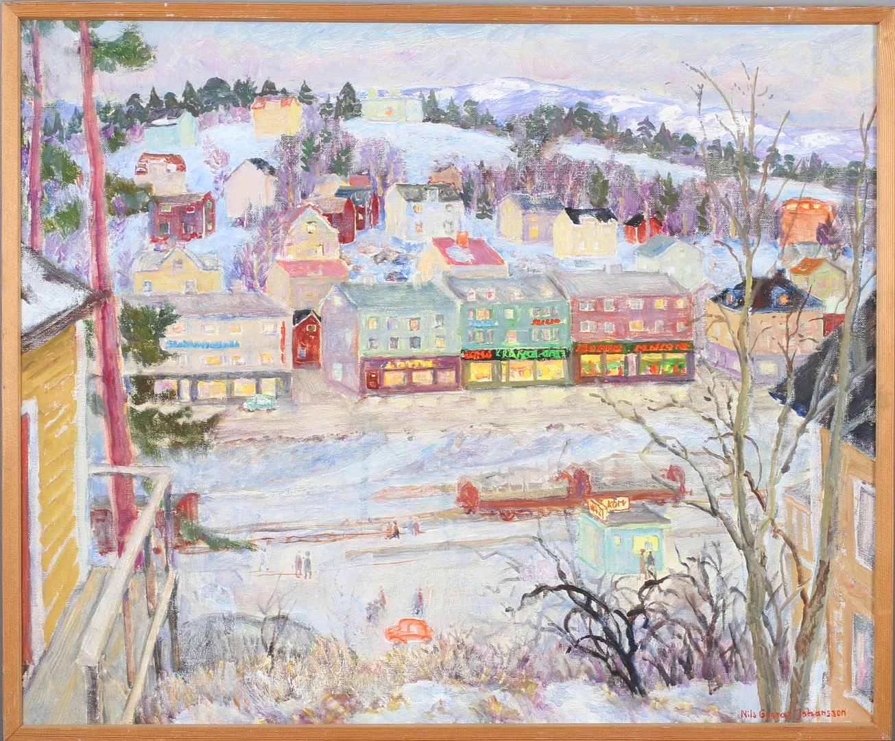 NILS GUNNAR JOHANSSON. Kramforsbild, utsikt från Björstabeget, olja på duk, signerad. — Paintings — Stadsauktion Sundsvall