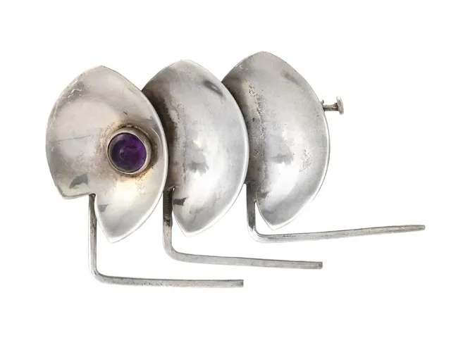 BROSCH, silver, ametist, Kaplans, Stockholm 1956, 6,5x4 cm, vikt 12,0 g.