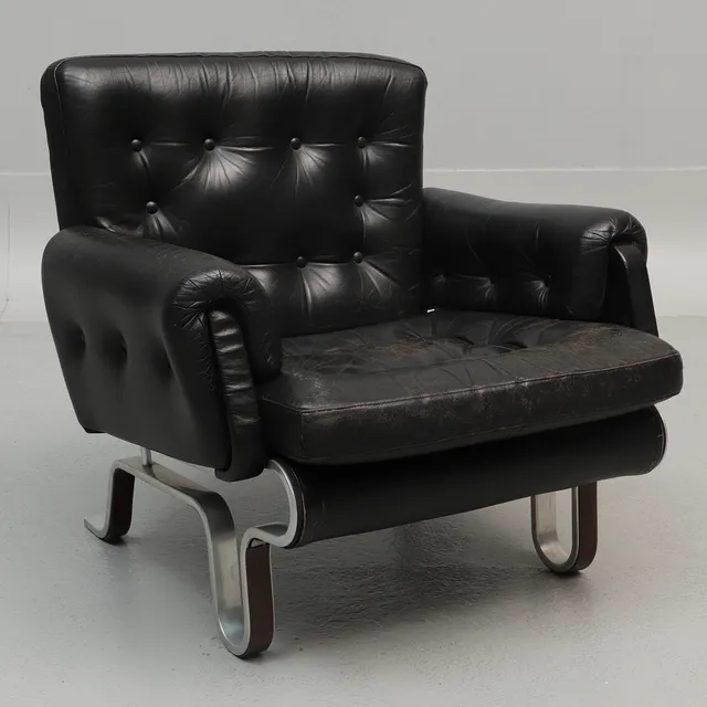 ERIC SIGFRID PERSSON. Fåtölj, ur serien "Flytande Design", svart skinn, 1970-tal.