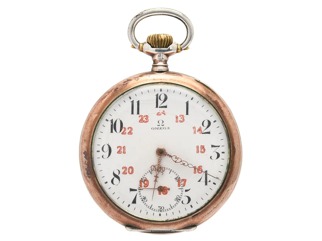OMEGA, fickur, 51,5 mm, Serie nr. 5028644, Boett nr. 5804658, silver (0,800), ankargång, skadad urtavla, bucklor, ca 1917. — Klockor/Omega — Kaplans