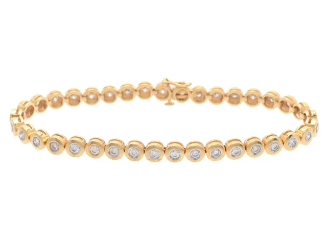 TENNISARMBAND, 18K guld, 37 briljantslipade diamanter ca 1,50 ctv, ca Cr-Ca/P, längd 17,5 cm, vikt 17,3 g.