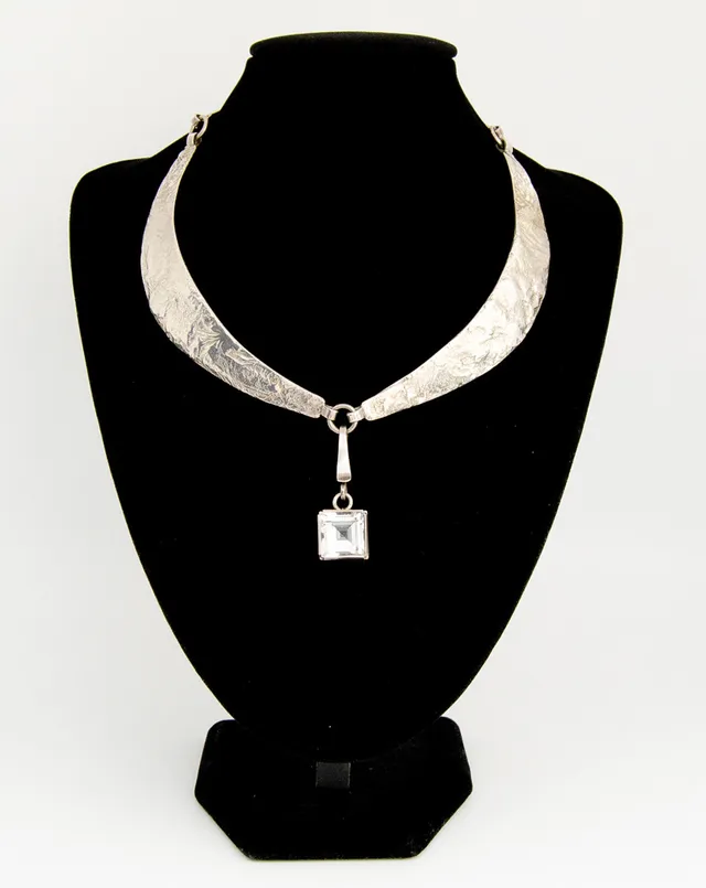 ISAAC COHEN. HALSSMYCKE, silver, bergskristall 70-tal.