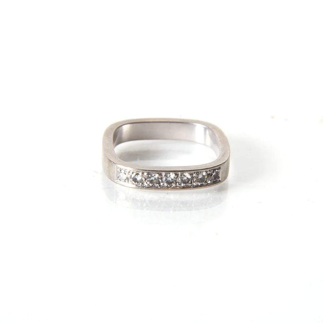 Alliancering af 18 kt hvidguld. — Rings — Bidstrup Auktioner