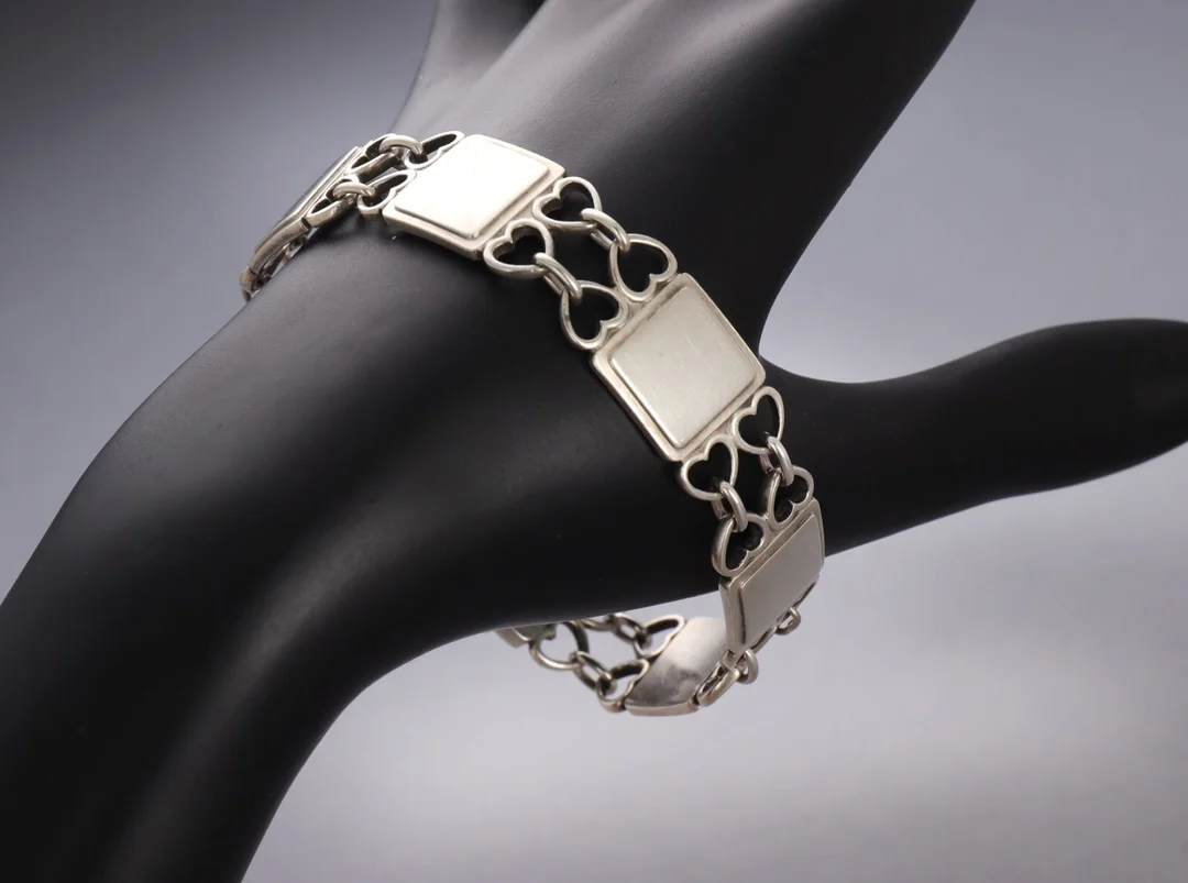 Arno Malinowski for Georg Jensen. Sterling silver bracelet, dessin 70 — Jewellery/Bracelets — Lauritz