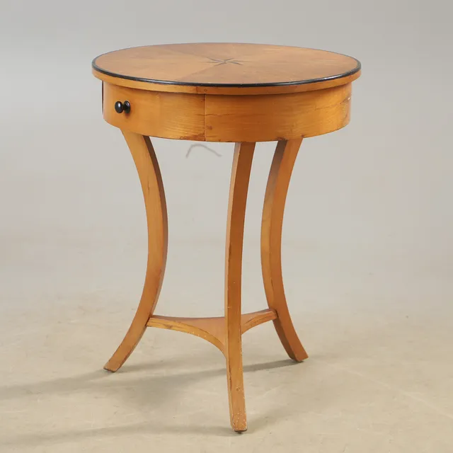 BORD, alm med intarsia, 1900-talets första hälft.