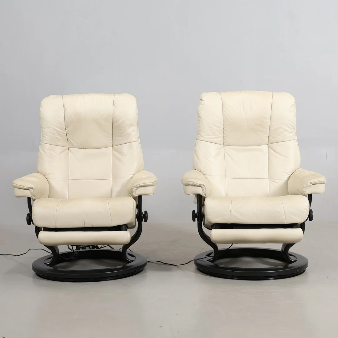 SNURRFÅTÖLJER 1 par stressless med el. — Armchairs & Chairs — Höörs Auktionshall