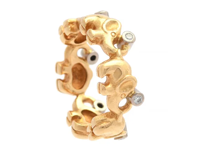 OLE LYNGGAARD, ring, Elefantring, 18K guld/vitguld, brilljantslipade diamanter ca 0,12 ctv, stl 17 mm, vikt 11,2 g, en diamant med skada.