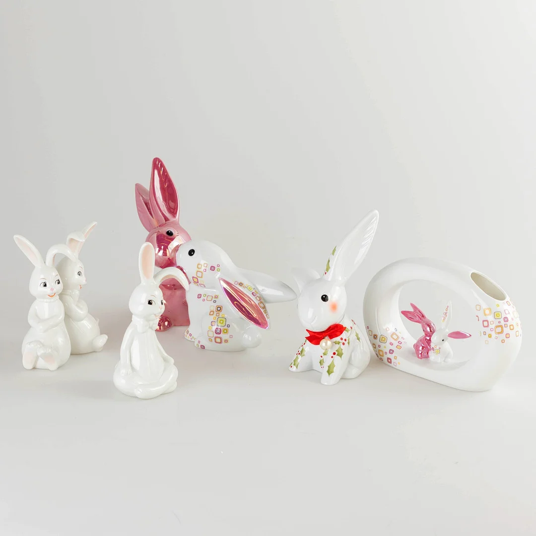 Konvolut. Goebel Figuren. 'Bunny De Luxe' & 'Snow White' Hasenfiguren, 5-tlg. — European — Stockholms Auktionsverk Hamburg