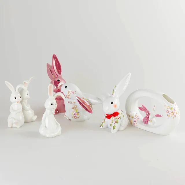 Konvolut. Goebel Figuren. 'Bunny De Luxe' & 'Snow White' Hasenfiguren, 5-tlg.